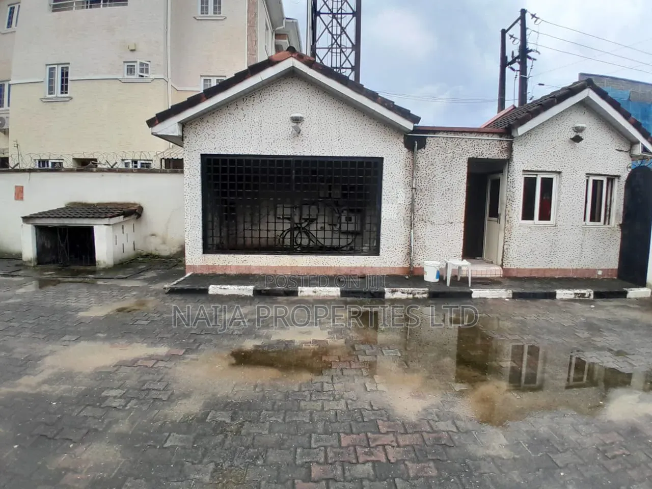 10 Bedroom Detached House With Pool at Oniru for Rent in Victoria Island Extension