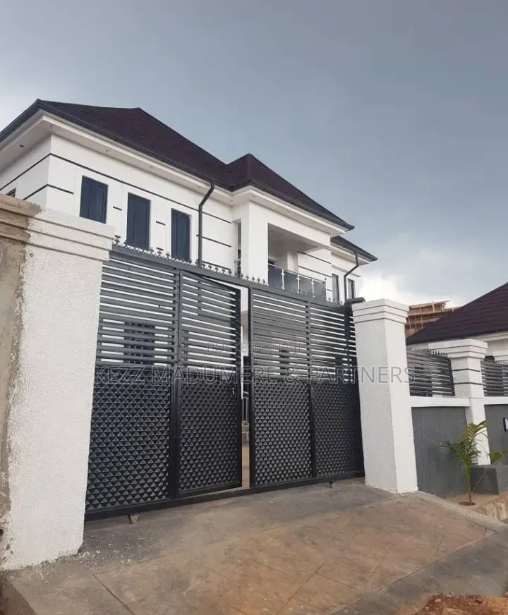 6bdrm Duplex in Heliu Estate,  for sale in Enugu