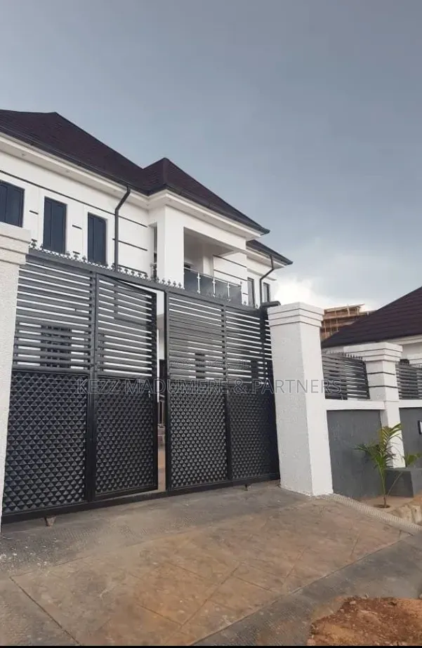 6bdrm Duplex in Heliu Estate,  for sale in Enugu