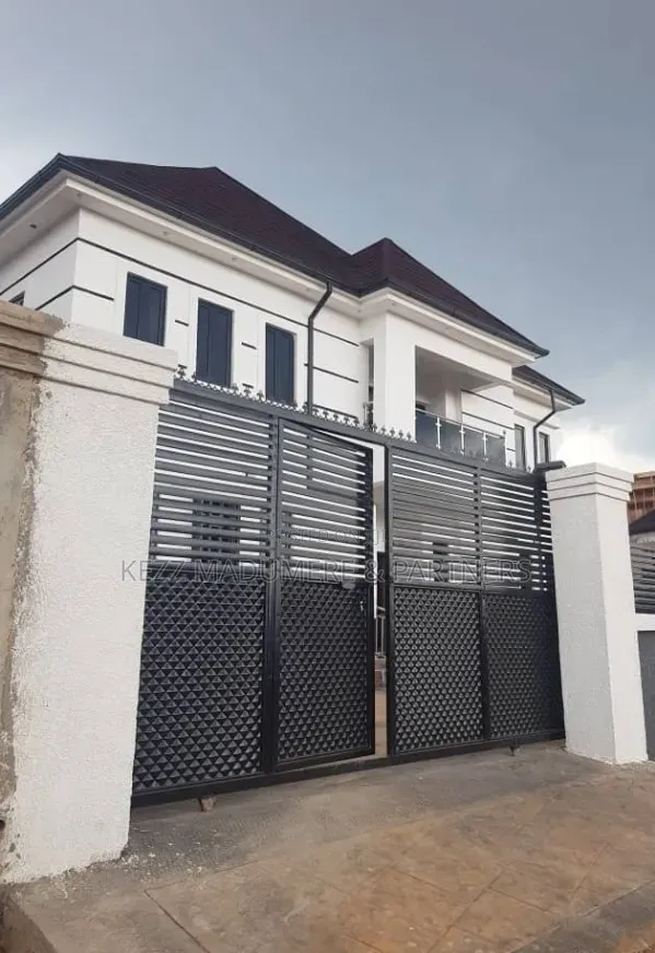 6bdrm Duplex in Heliu Estate,  for sale in Enugu