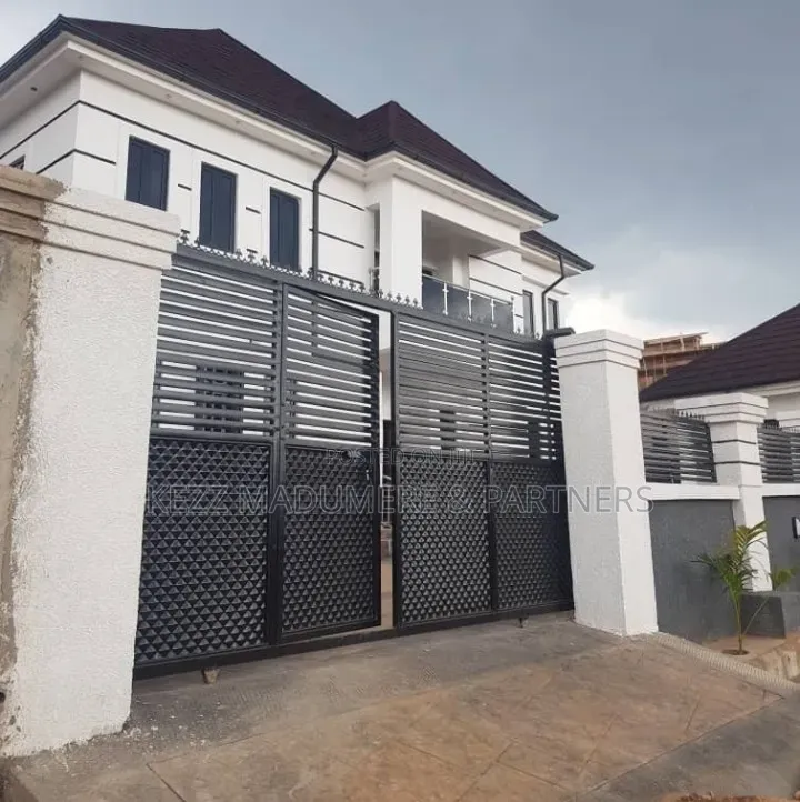 6bdrm Duplex in Heliu Estate,  for sale in Enugu