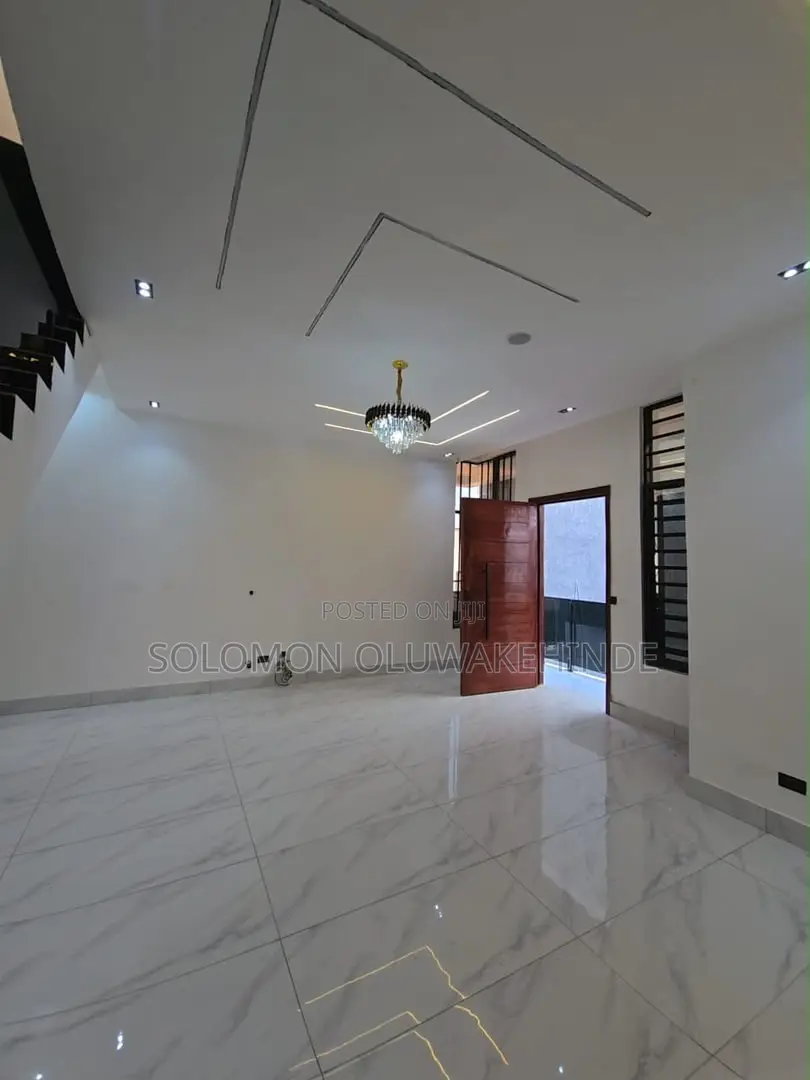 4bdrm Townhouse/Terrace in Chevron for sale in Chevron