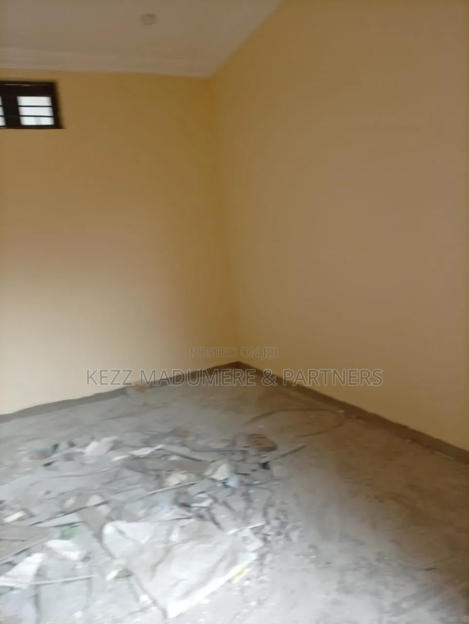 To Let : A Medium Size Hall Upstairs, Sars Road, Ph in Rumuahalu