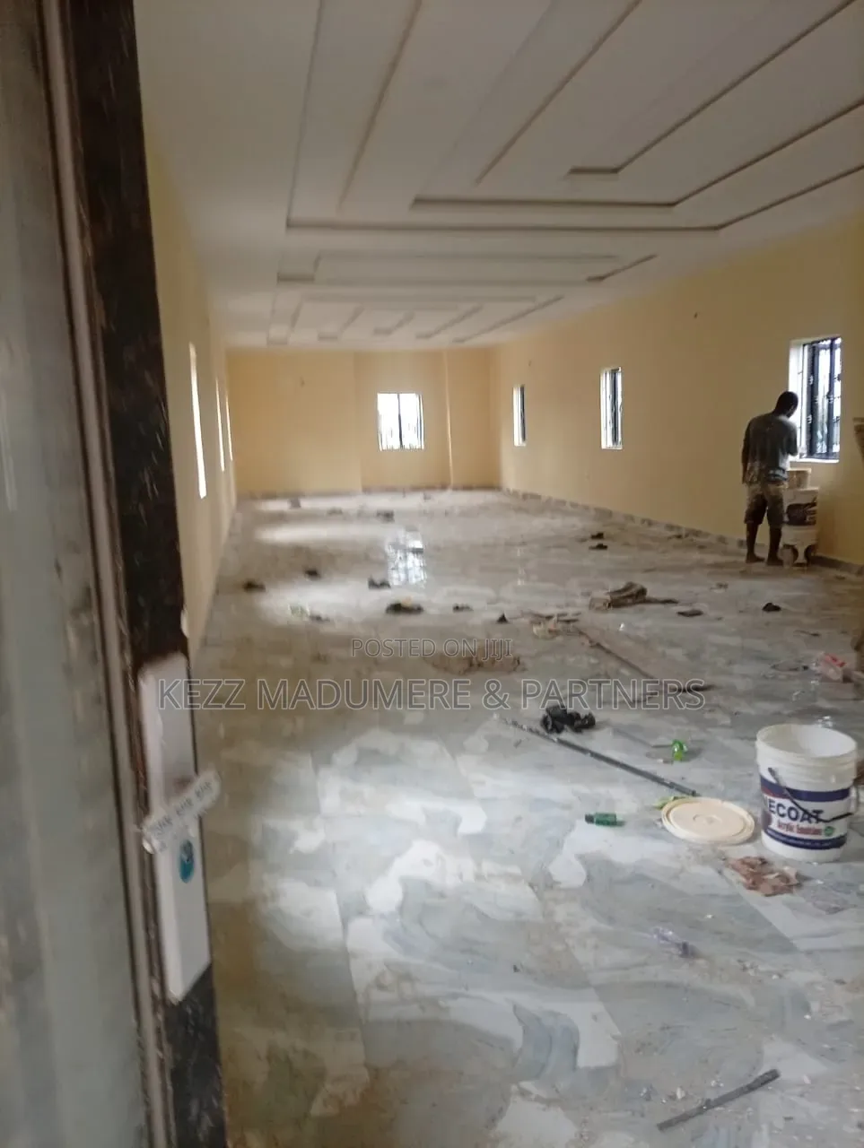 To Let : A Medium Size Hall Upstairs, Sars Road, Ph in Rumuahalu