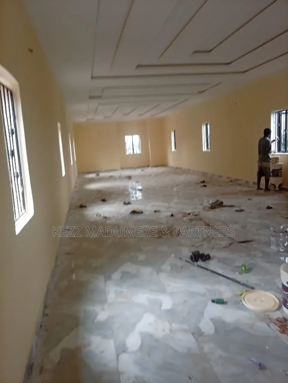 To Let : A Medium Size Hall Upstairs, Sars Road, Ph in Rumuahalu
