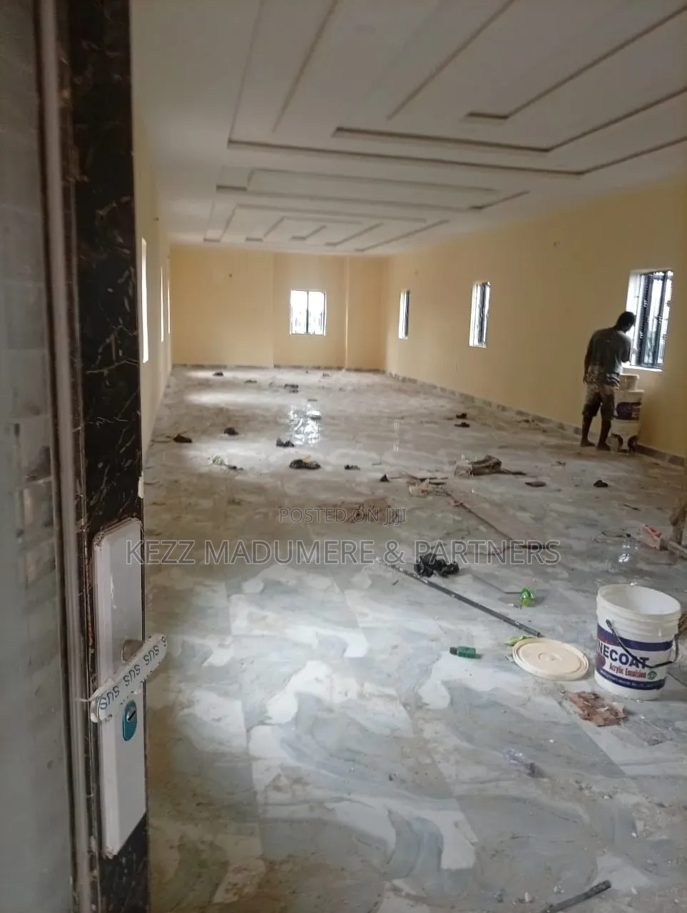 To Let : A Medium Size Hall Upstairs, Sars Road, Ph in Rumuahalu