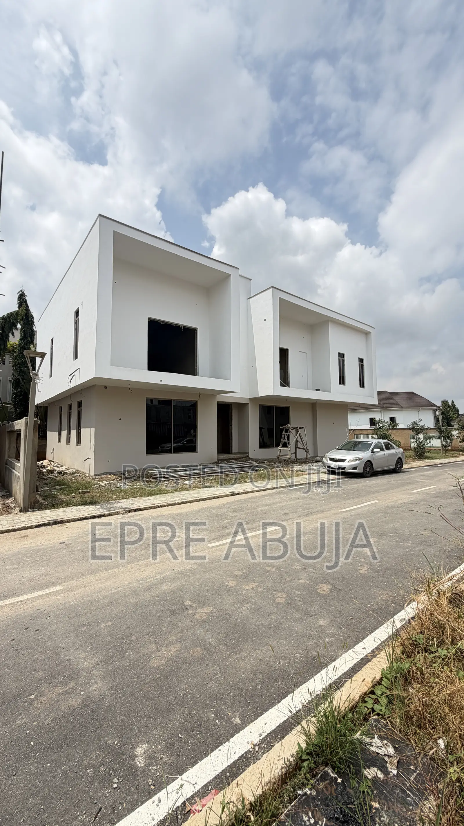 5bdrm Villa in Guzape for sale in Guzape District