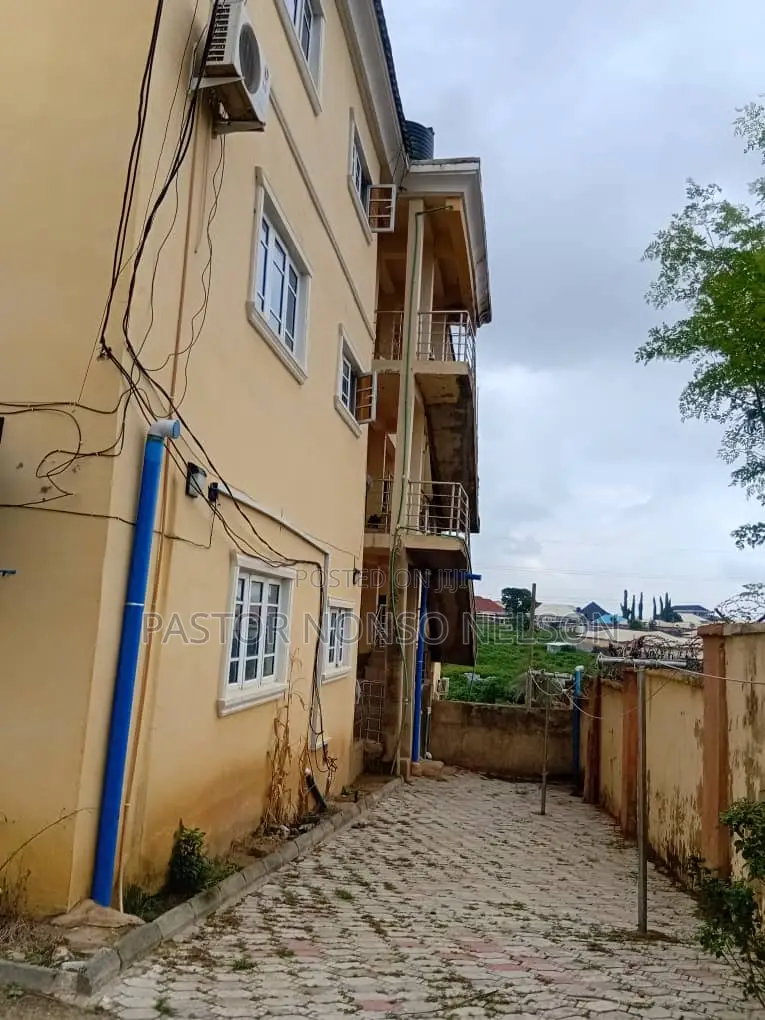 3bdrm Block of Flats in Fo1 Kubua Abuja, Kubwa for sale in Kubwa