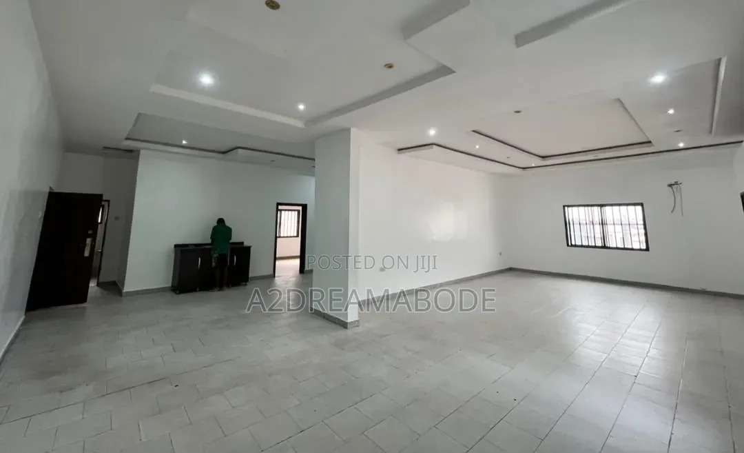 9bdrm Duplex in Cmd Road, GRA Phase 2 Shangisha for rent in GRA Phase 2 Shangisha