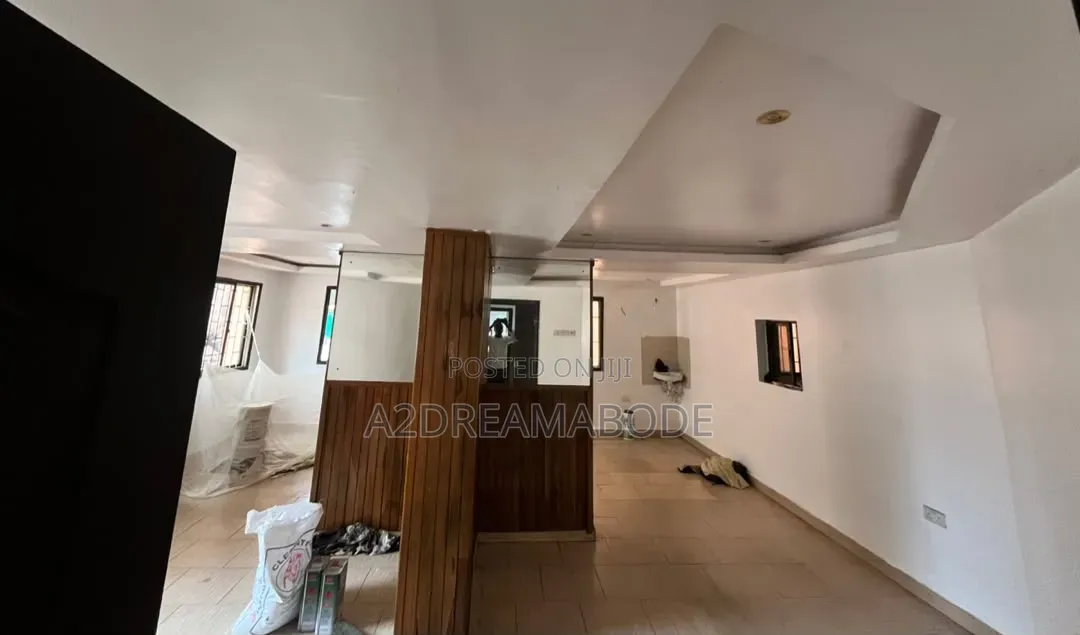 9bdrm Duplex in Cmd Road, GRA Phase 2 Shangisha for rent in GRA Phase 2 Shangisha