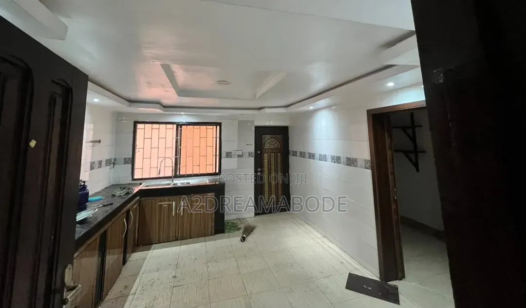 9bdrm Duplex in Cmd Road, GRA Phase 2 Shangisha for rent in GRA Phase 2 Shangisha