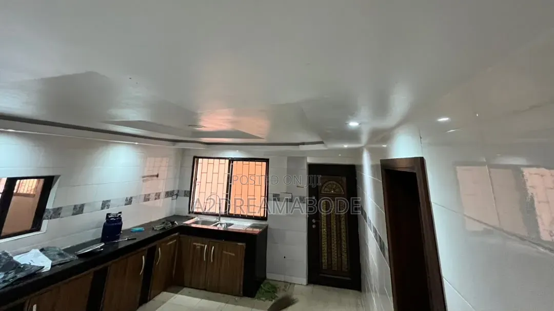 9bdrm Duplex in Cmd Road, GRA Phase 2 Shangisha for rent in GRA Phase 2 Shangisha
