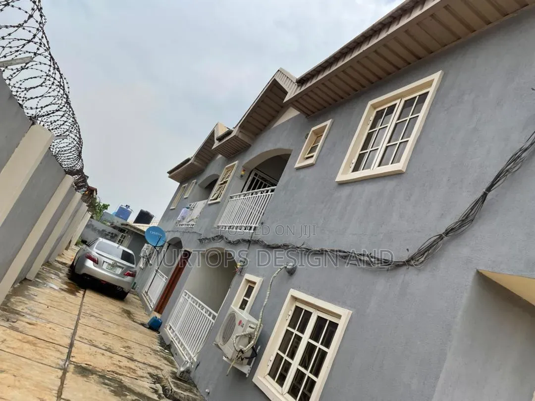 11bdrm Block of Flats in Ikorodu Garage for sale in Ikorodu Garage