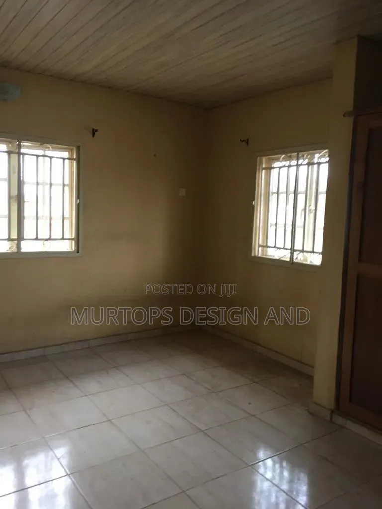 11bdrm Block of Flats in Ikorodu Garage for sale in Ikorodu Garage