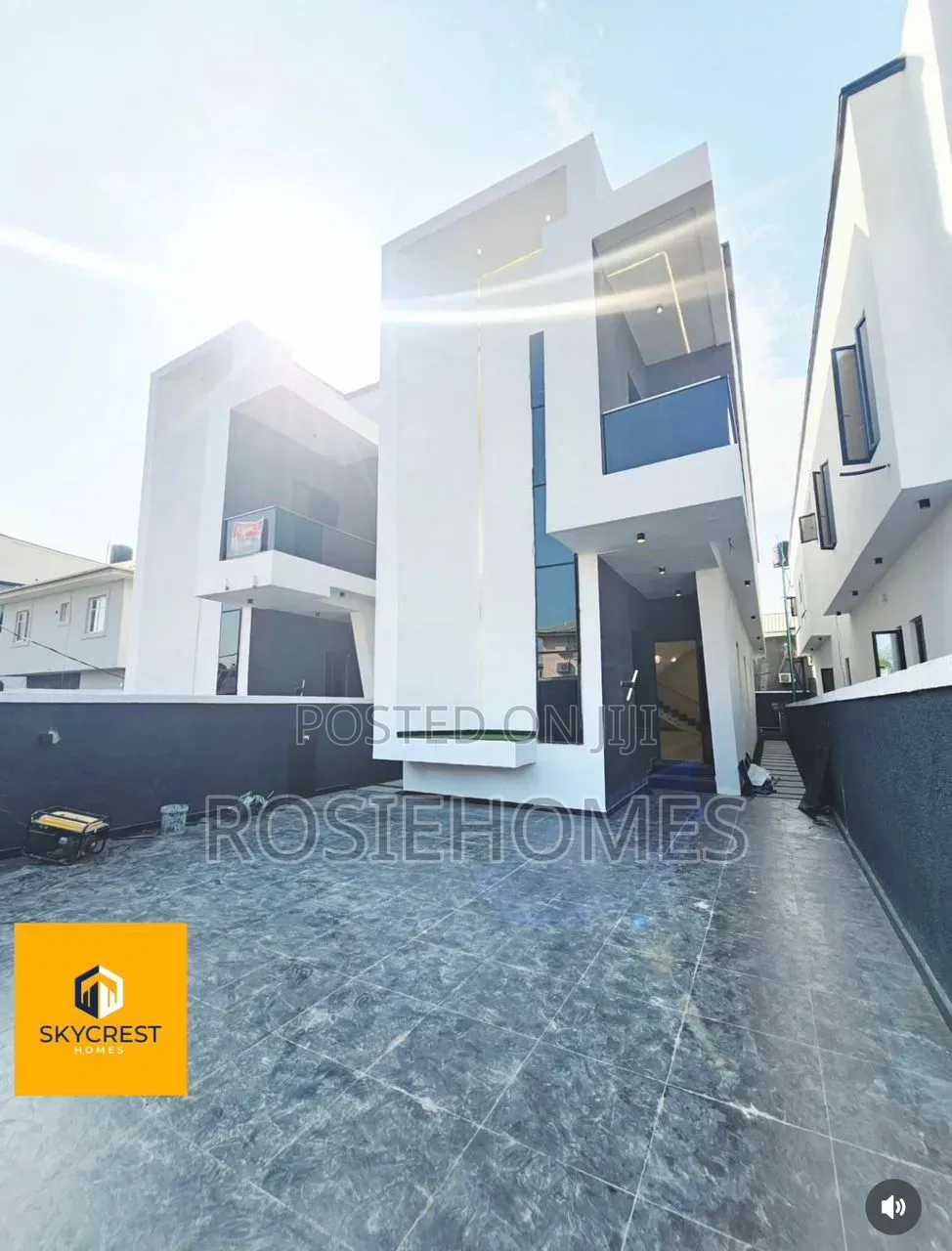 5bdrm Duplex in Thomas Estate for sale in Thomas Estate