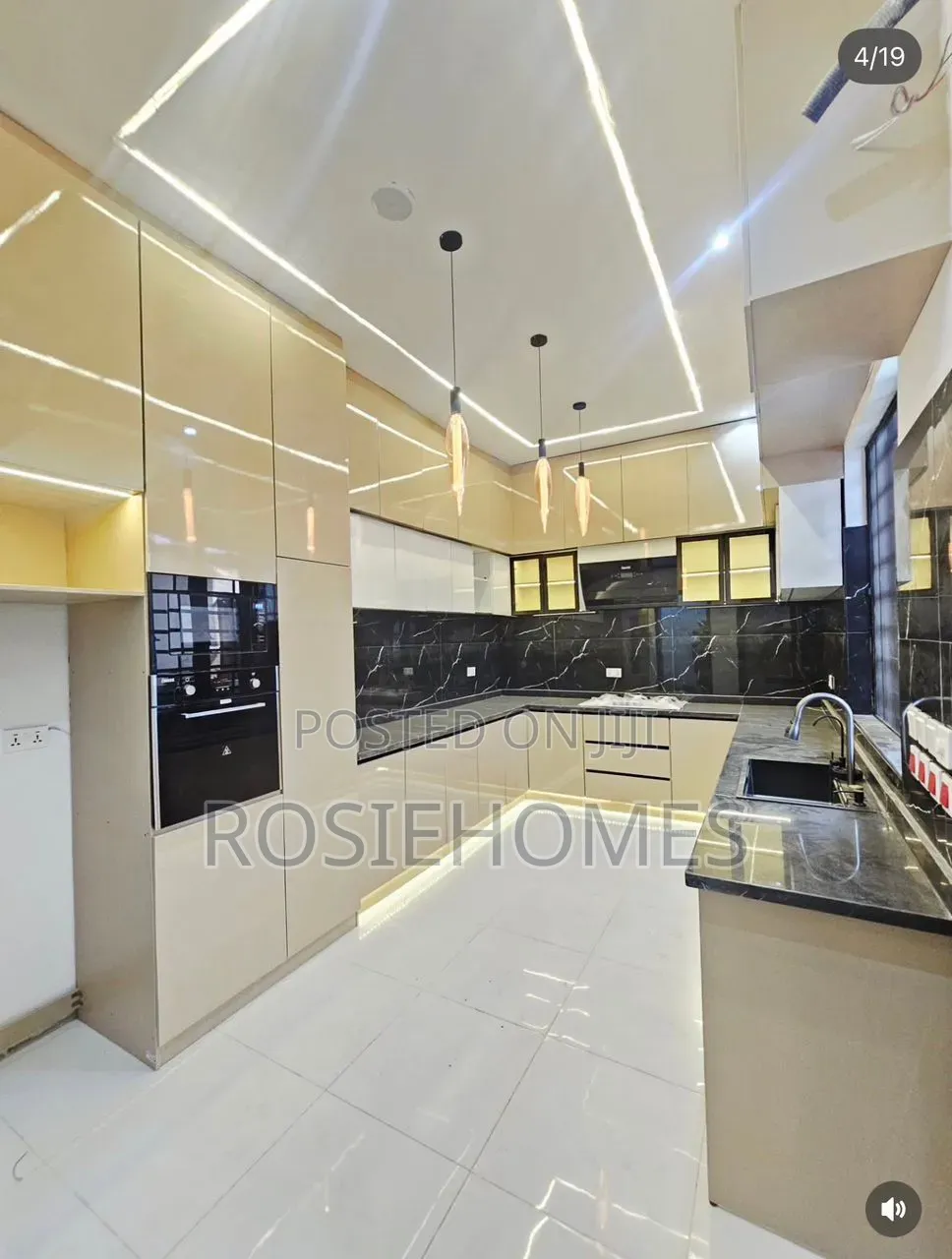 5bdrm Duplex in Thomas Estate for sale in Thomas Estate