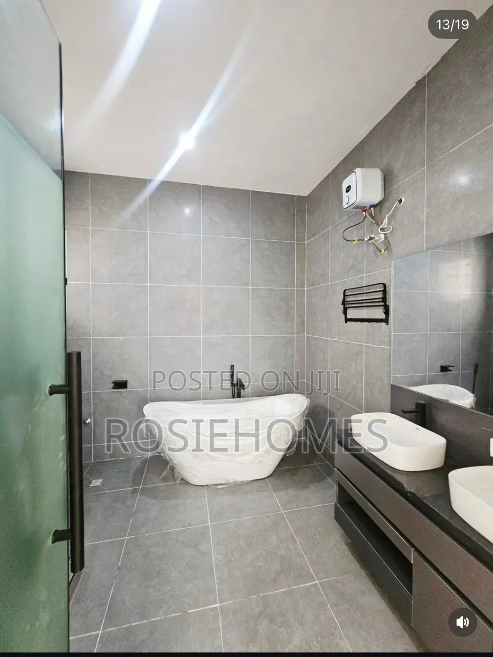 5bdrm Duplex in Thomas Estate for sale in Thomas Estate