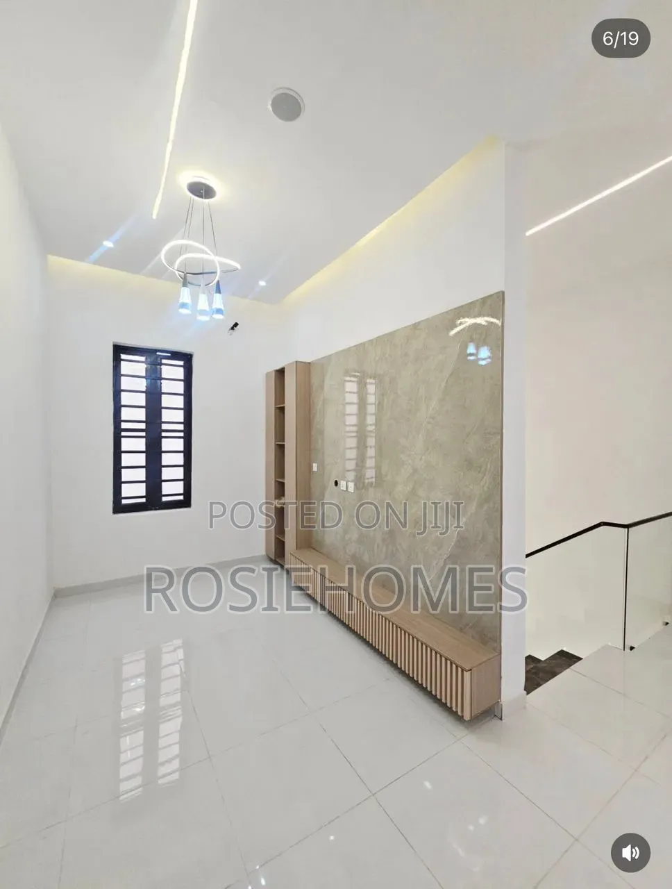 5bdrm Duplex in Thomas Estate for sale in Thomas Estate