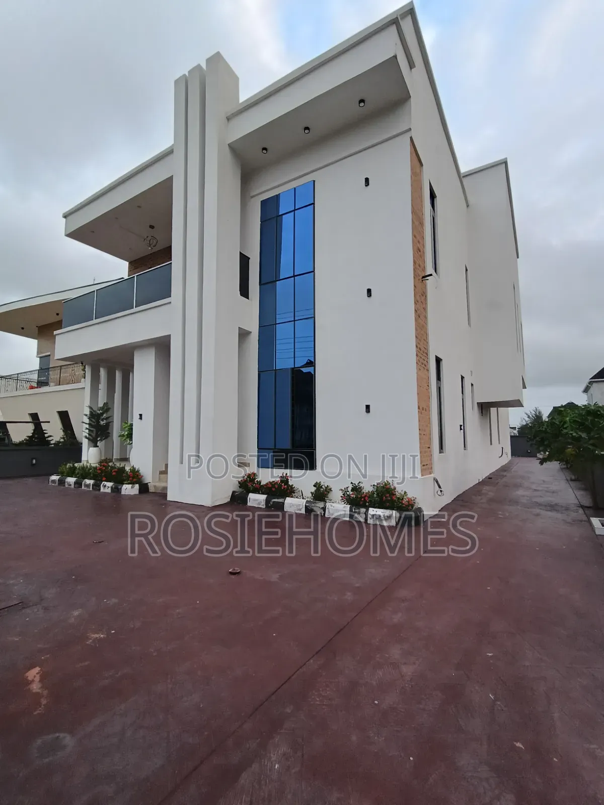 5bdrm Duplex in Chaplain Court, Ogombo for sale in Ogombo