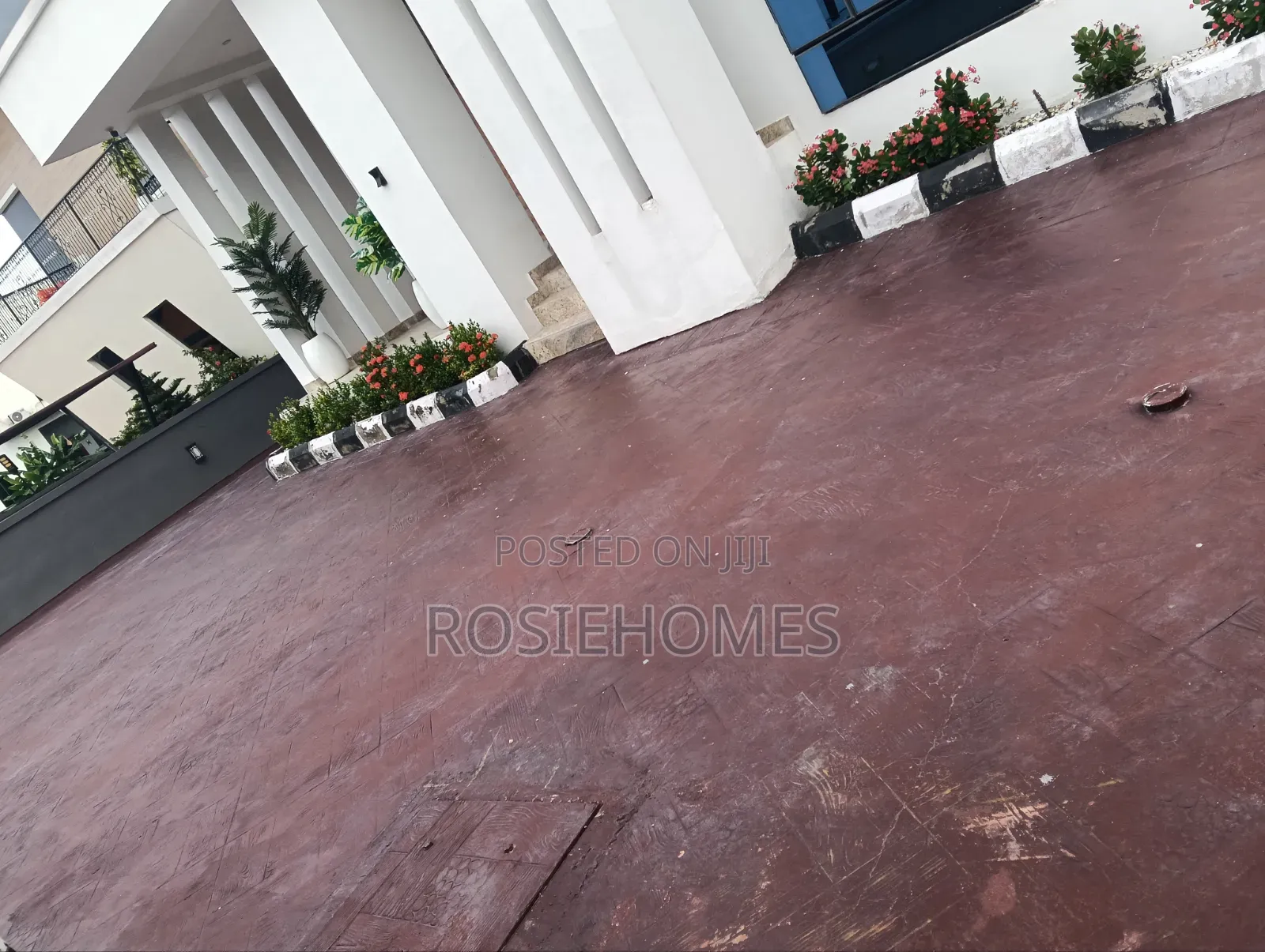 5bdrm Duplex in Chaplain Court, Ogombo for sale in Ogombo