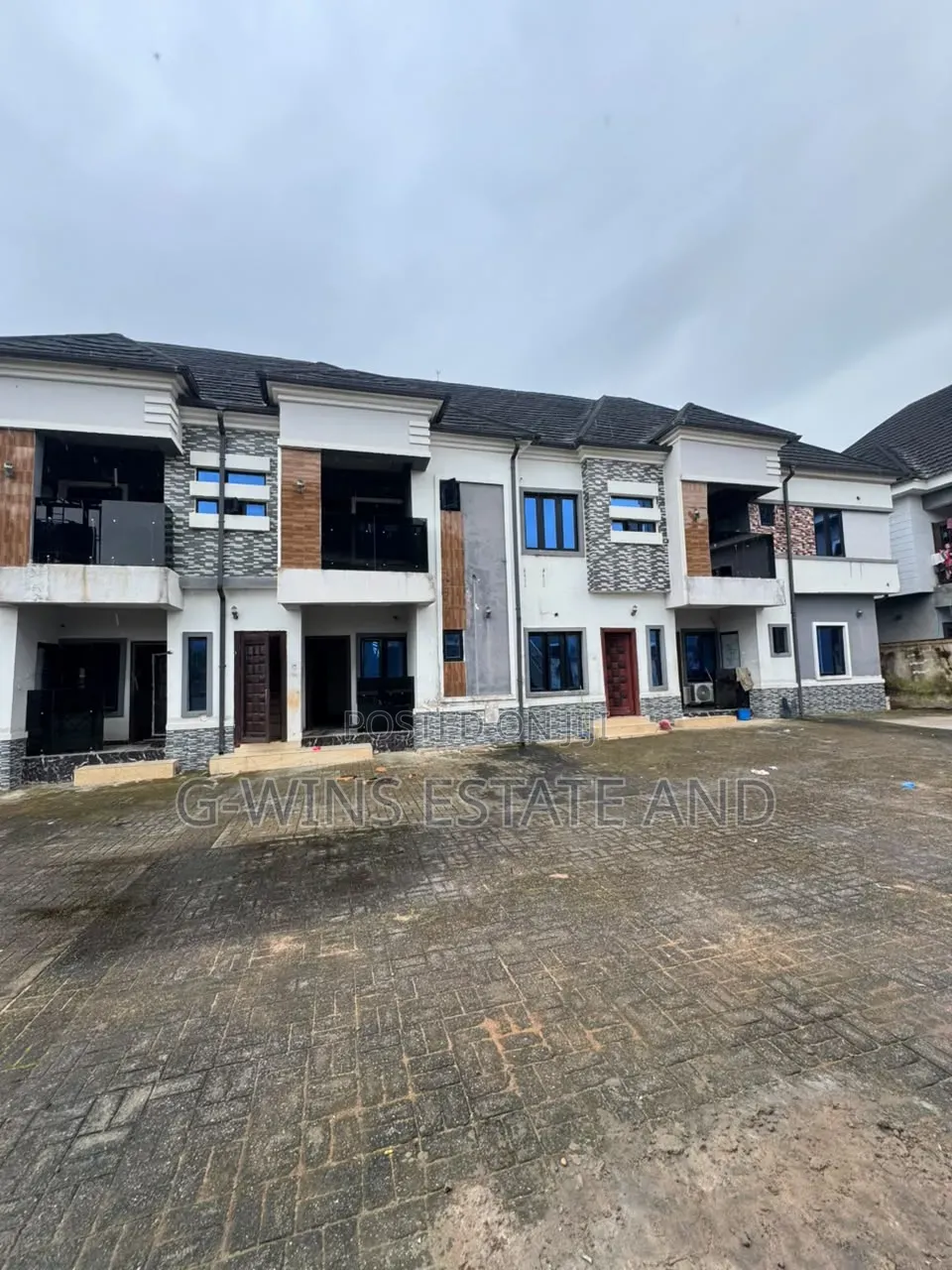 2bdrm Block of Flats in Okhuoromi Off for sale in Benin City