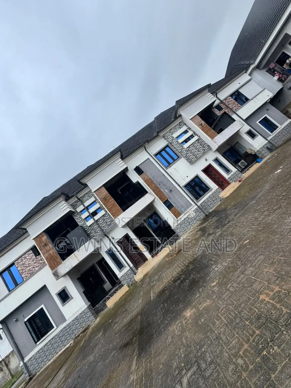 2bdrm Block of Flats in Okhuoromi Off for sale in Benin City