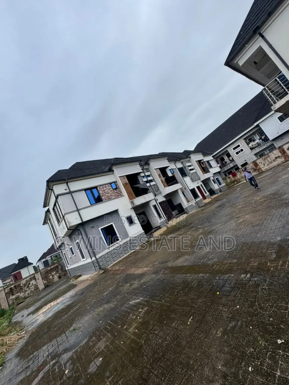 2bdrm Block of Flats in Okhuoromi Off for sale in Benin City