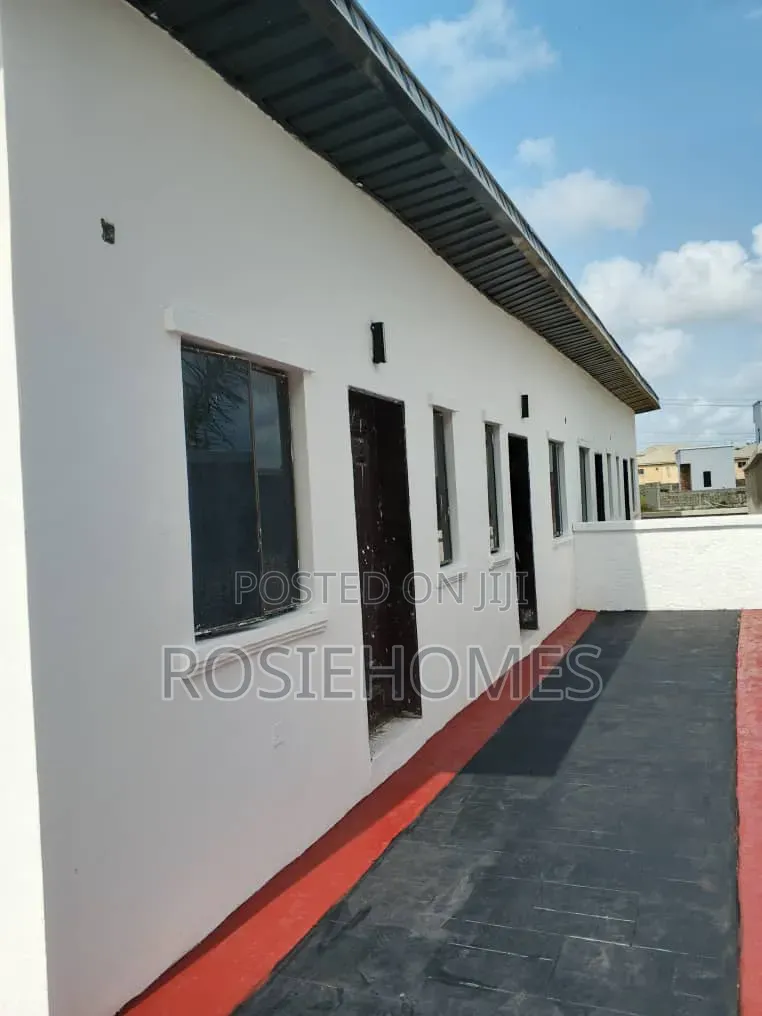 5bdrm Duplex in Chaplain Court, Ogombo for sale in Ogombo