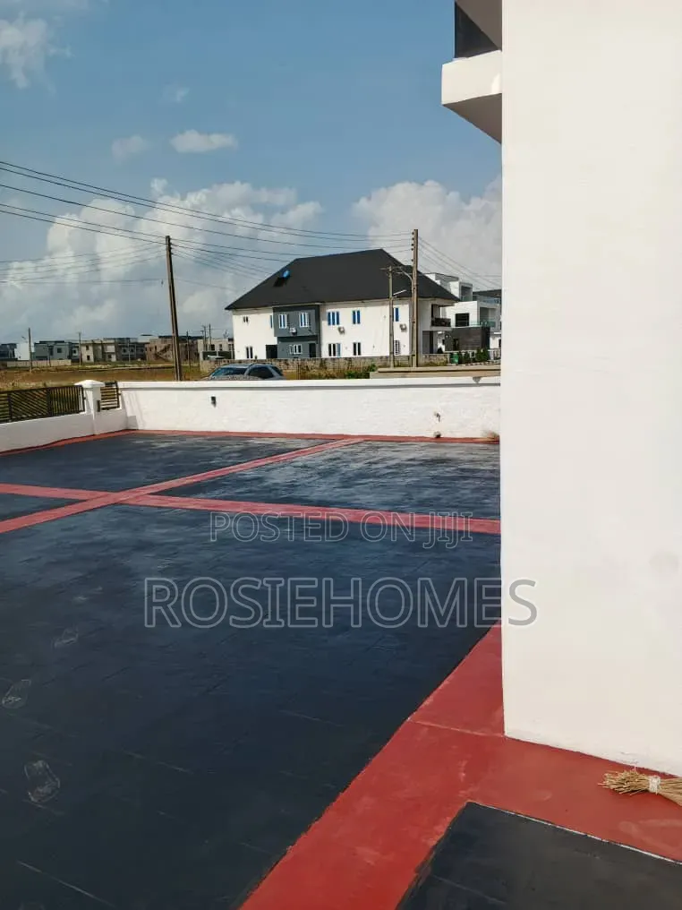 5bdrm Duplex in Chaplain Court, Ogombo for sale in Ogombo