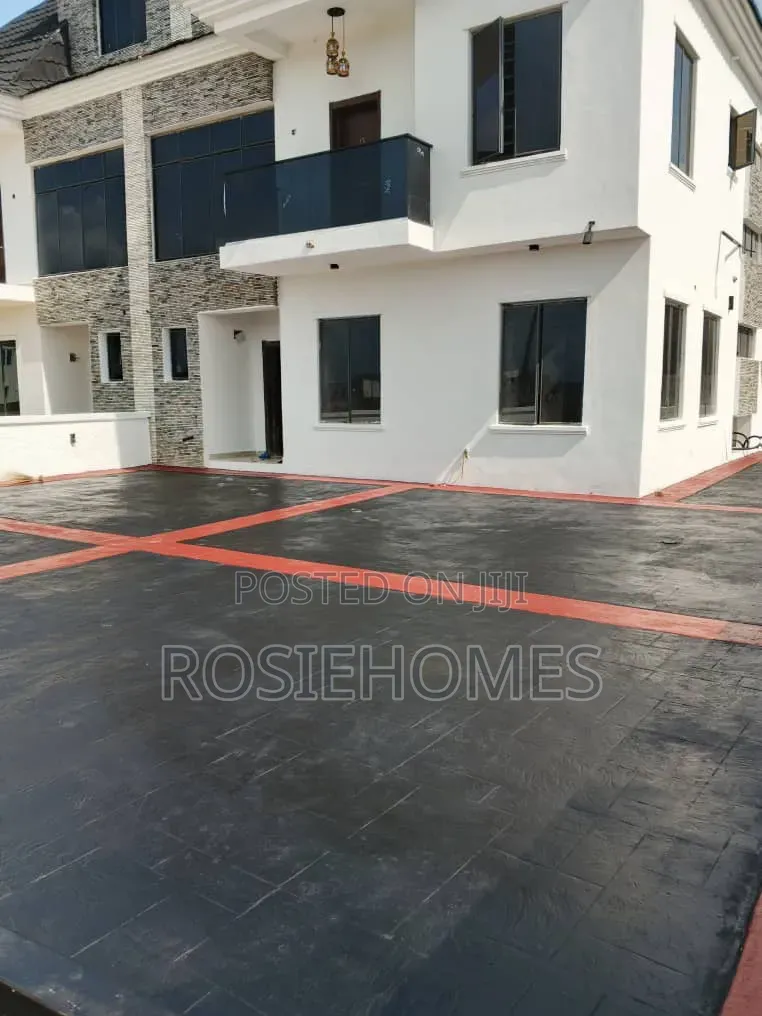 5bdrm Duplex in Chaplain Court, Ogombo for sale in Ogombo