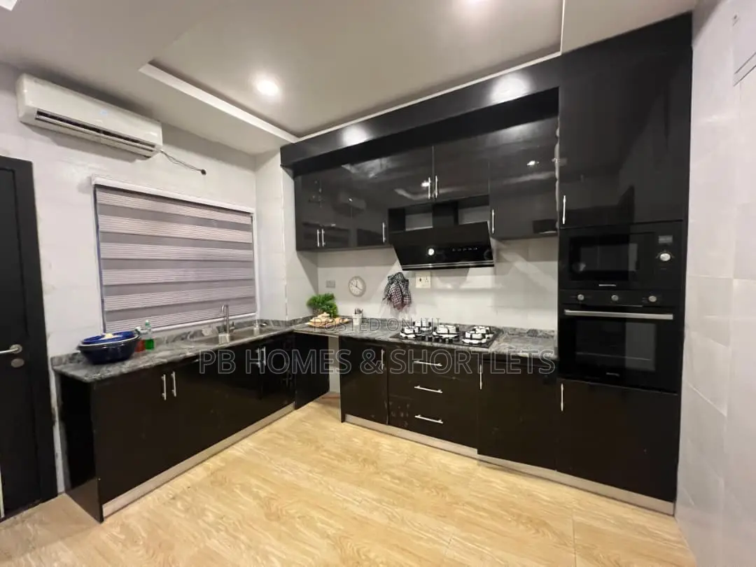 Deluxe 4 Bedroom Maisonette in Lekki