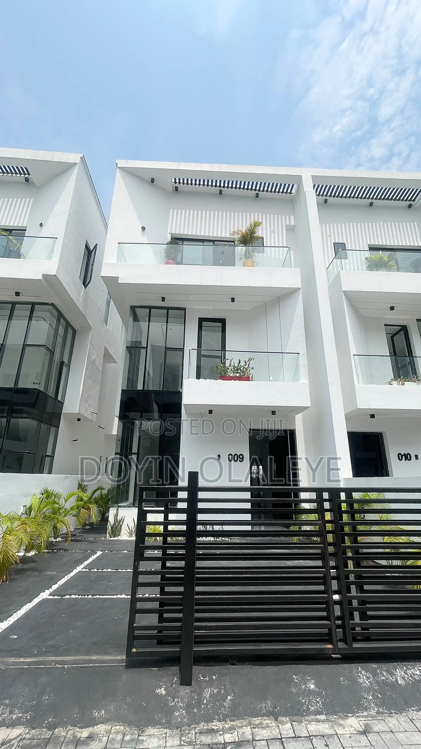 4bdrm Duplex in Ikota for sale in Ikota