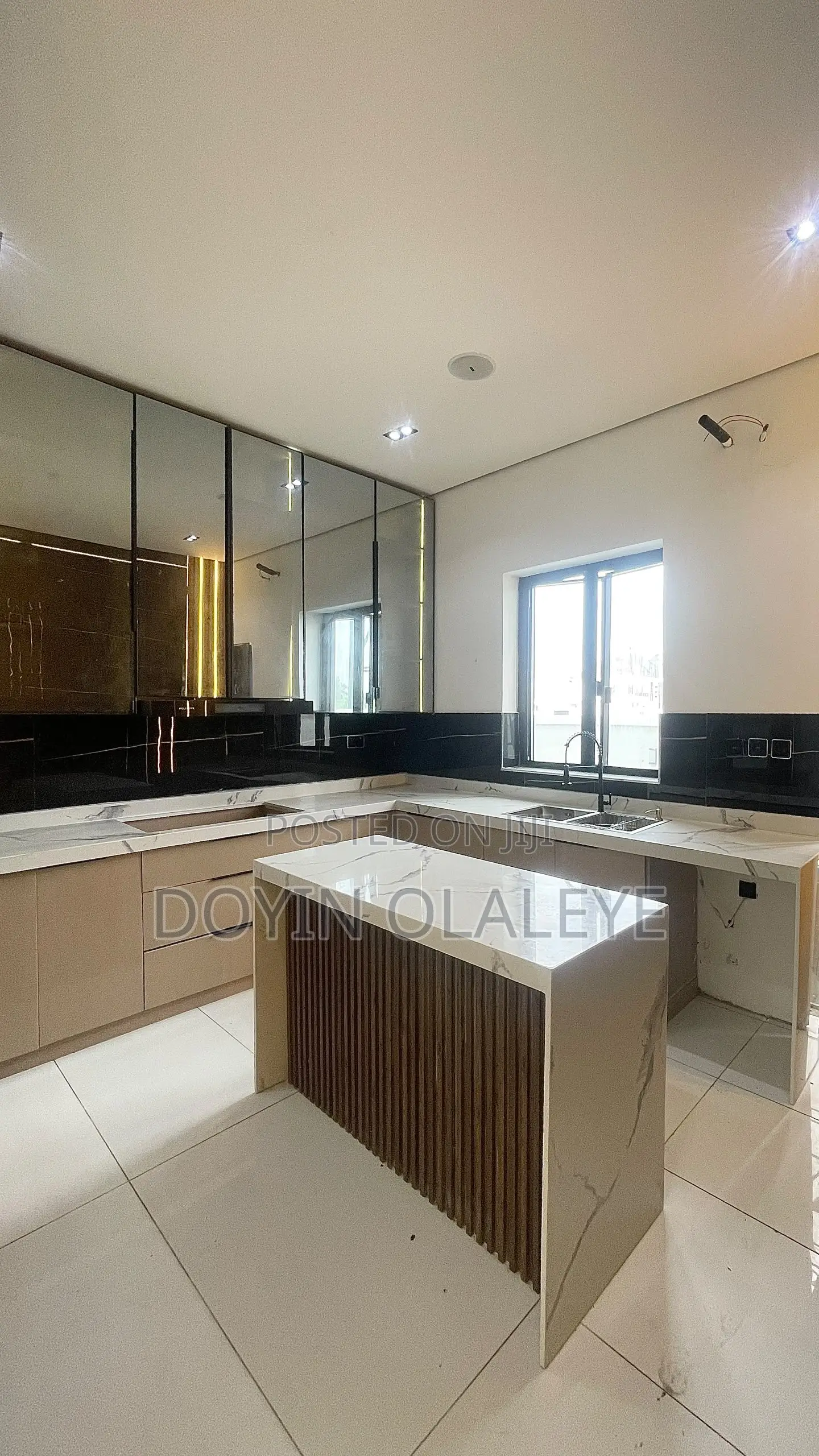 4bdrm Duplex in Ikota for sale in Ikota