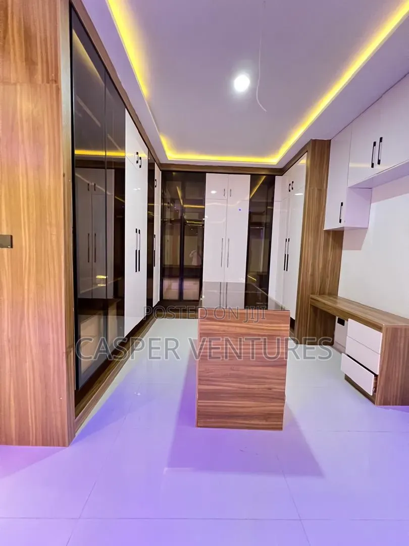 5bdrm Duplex in Megamound, Ikota for sale in Ikota