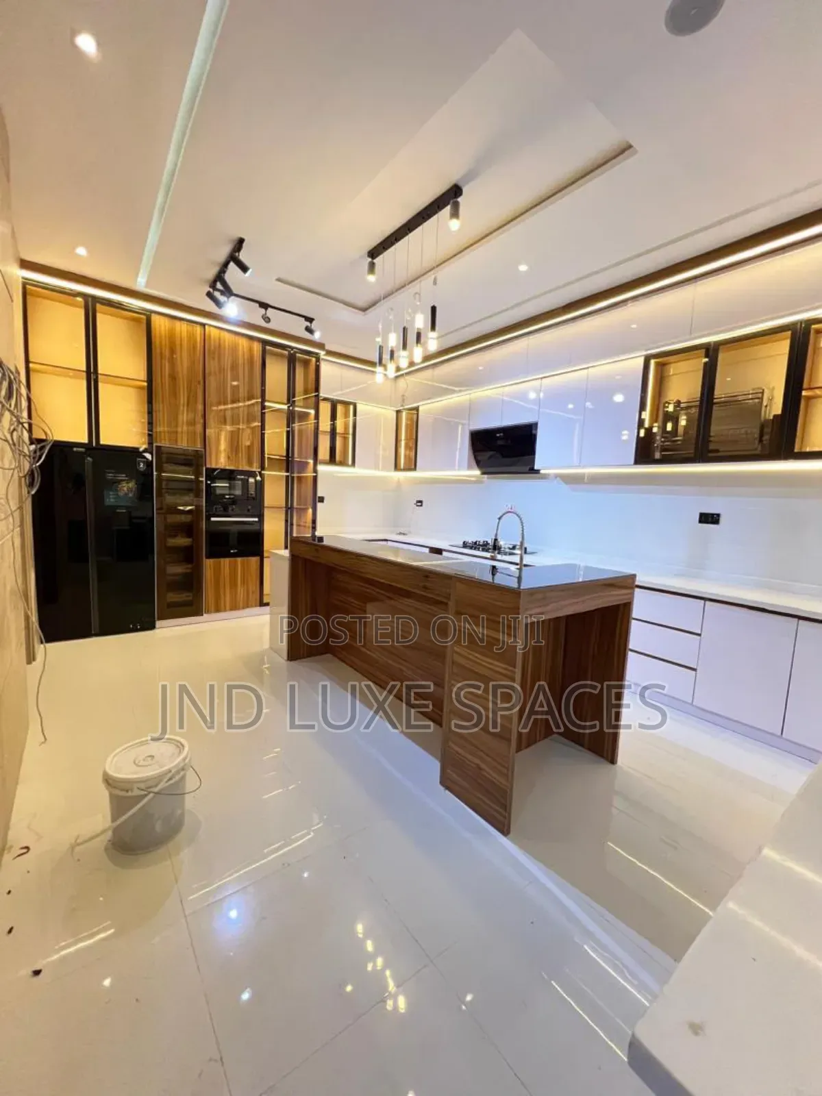 5bdrm Duplex in Chevron for sale in Chevron