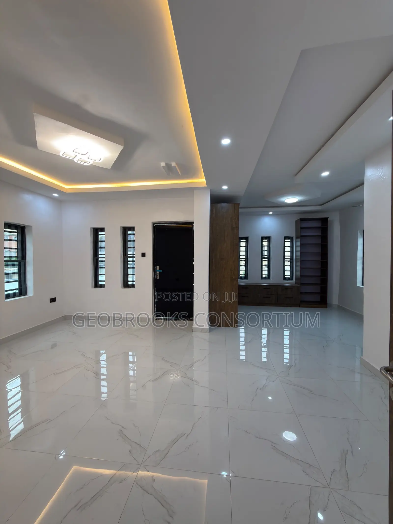 5bdrm Duplex in Kolapo Ishola Gra, Akobo for sale in Akobo