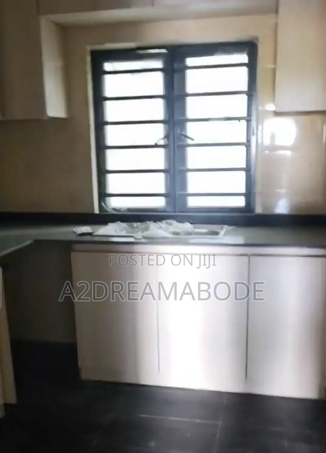 3bdrm Apartment in Yaba, Onike for rent in Onike
