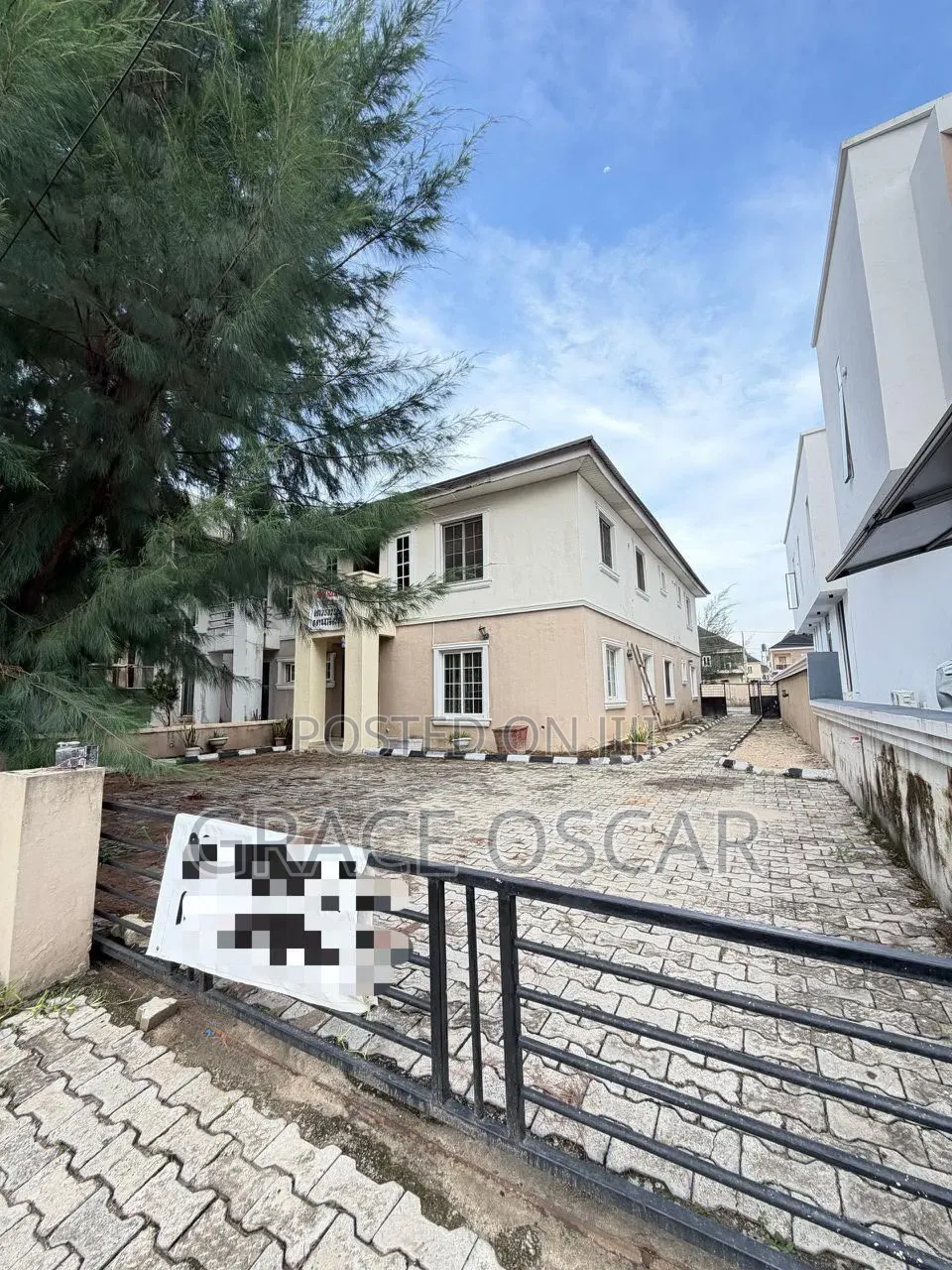 4bdrm Duplex in Ikota for sale in Ikota