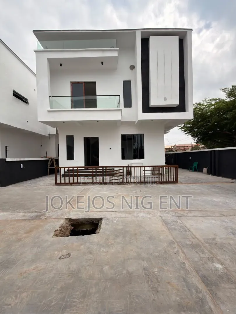 5bdrm Duplex in Idado for sale in Idado
