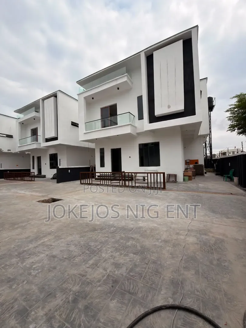 5bdrm Duplex in Idado for sale in Idado