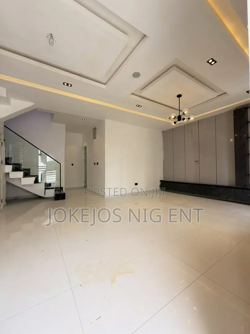 5bdrm Duplex in Idado for sale in Idado