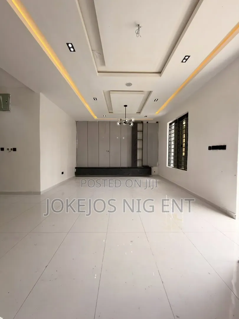5bdrm Duplex in Idado for sale in Idado
