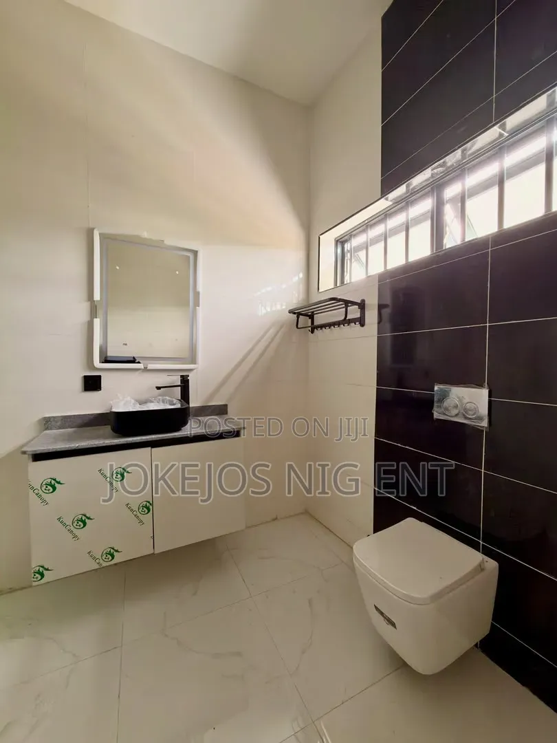 5bdrm Duplex in Idado for sale in Idado