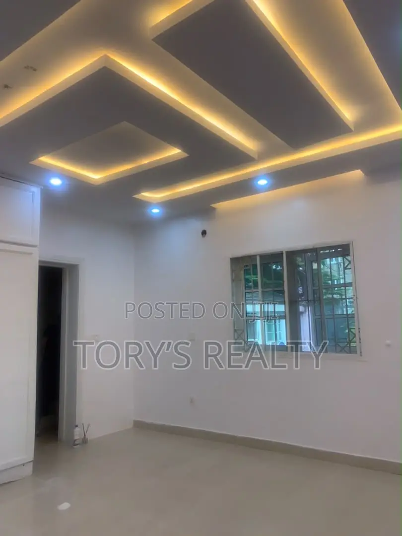 3bdrm Apartment in Lekki Phase 1 for rent in Lekki Phase 1