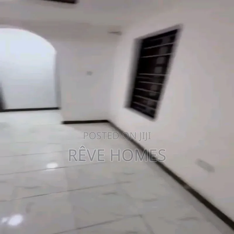 2bdrm Block of Flats in Soluyi for rent in Soluyi