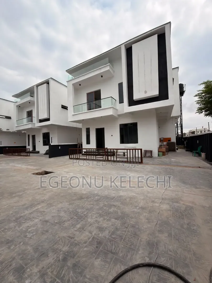 5bdrm Duplex in Idado for sale in Idado