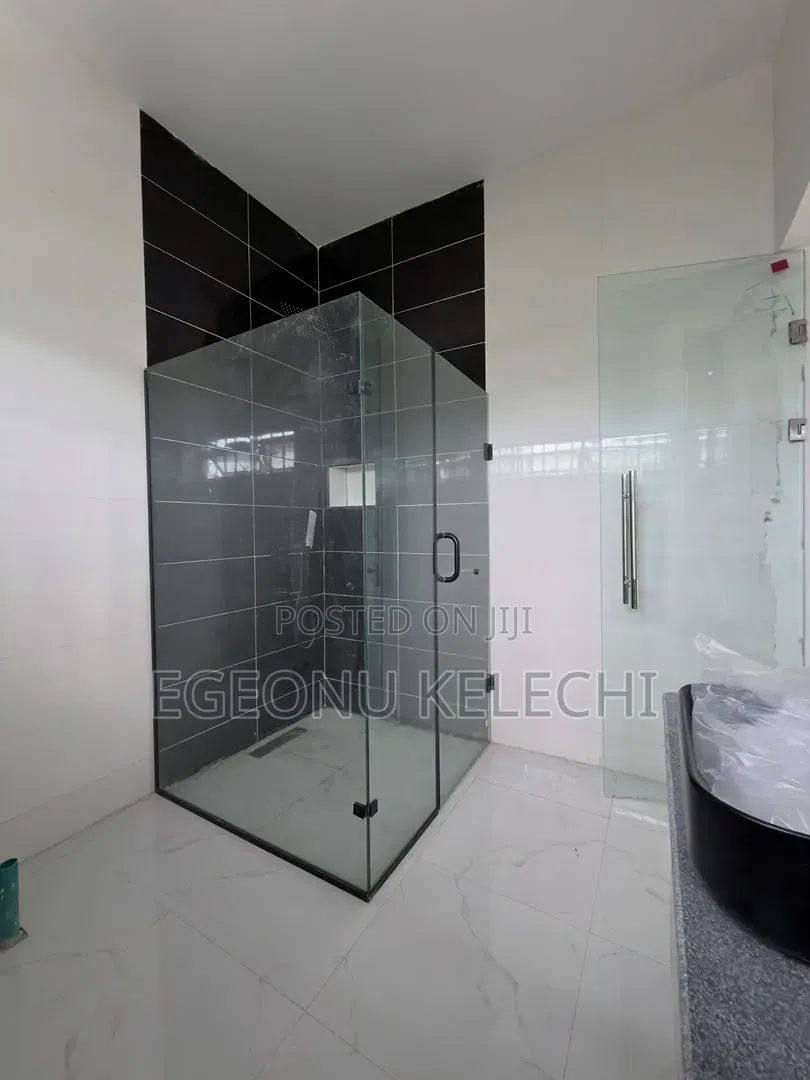 5bdrm Duplex in Idado for sale in Idado