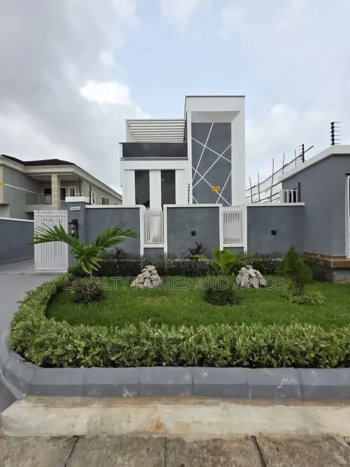 5bdrm Duplex in Lekki Phase 1 for sale in Lekki Phase 1