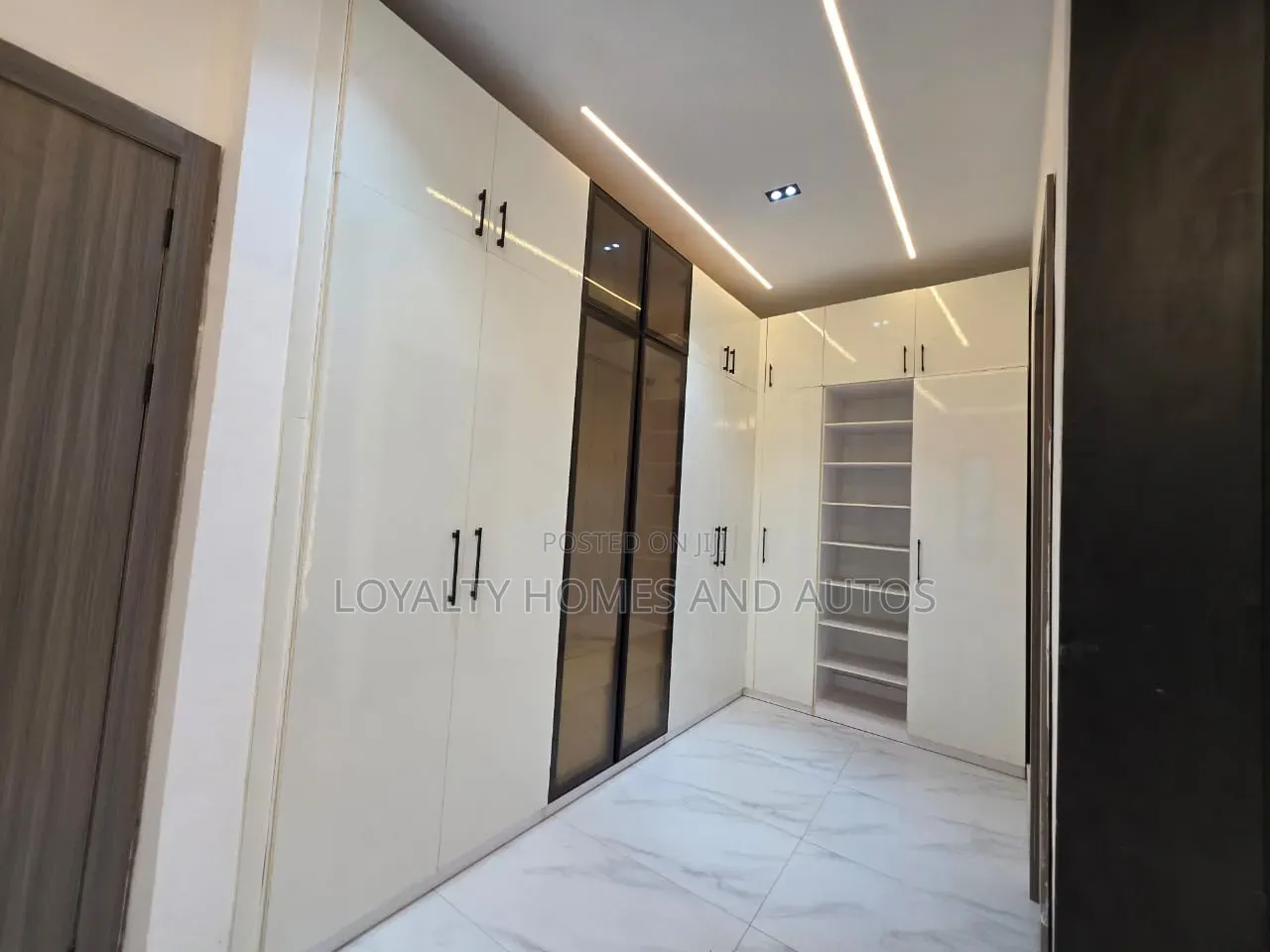 5bdrm Duplex in Lekki Phase 1 for sale in Lekki Phase 1