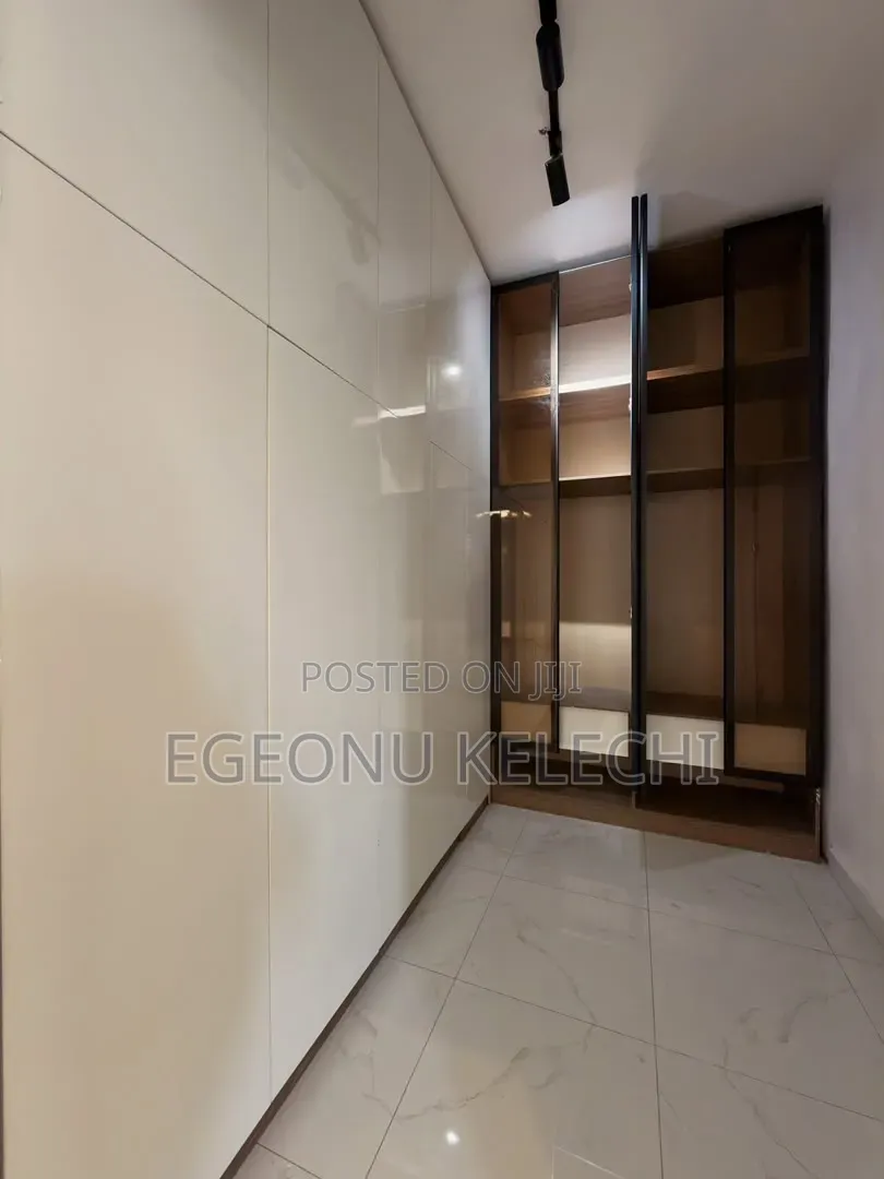5bdrm Duplex in Idado for sale in Idado